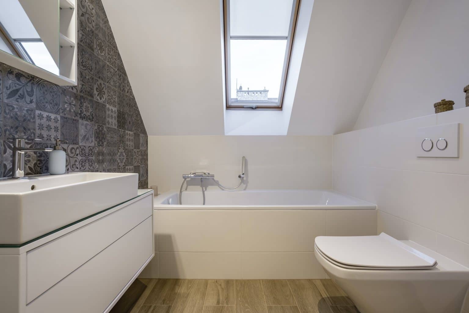 Loft bathroom with bathtub in Lower Pilsley